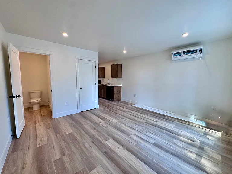 Brand New, Beautiful Townhomes! 2 & 3 Bedrm Units Available — Photo 27