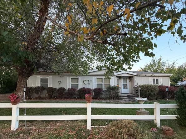 494 5th St, Metolius, OR 97741