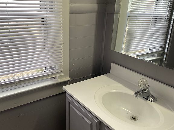 2nd image of 806 S 8th St #806