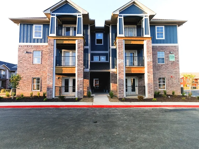 Towne Park Apartments — Photo 16