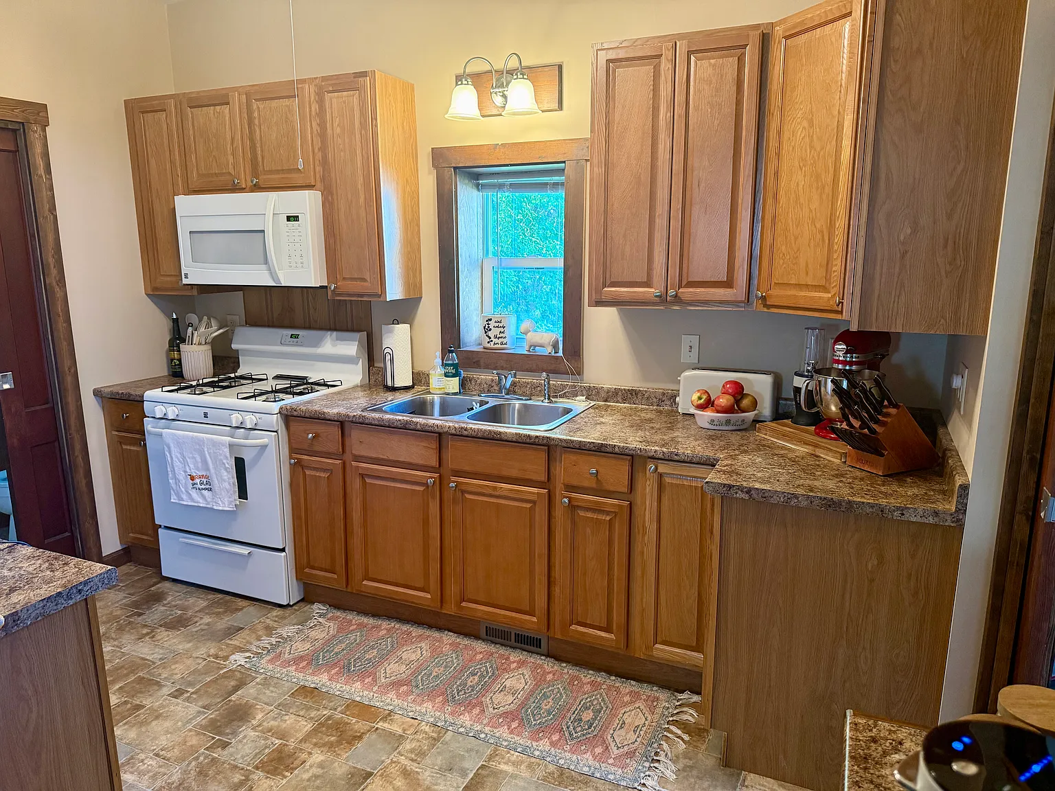 1 bed, 840 sqft, $1,300 — Photo 4