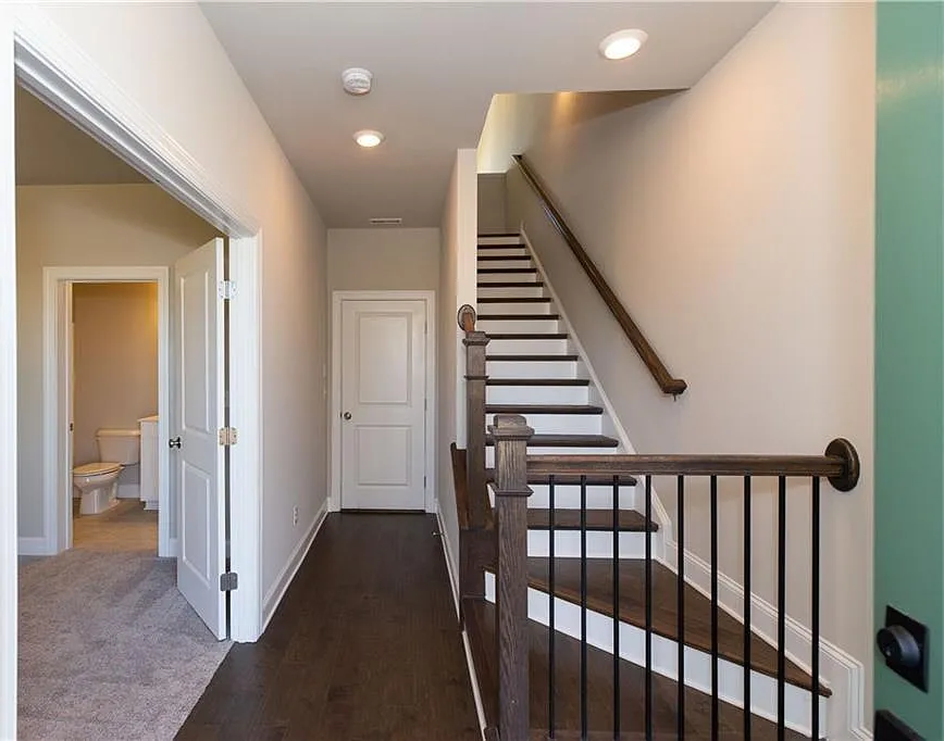 3 bed, 3.5 bath, 1893 sqft, $2,600 — Photo 2