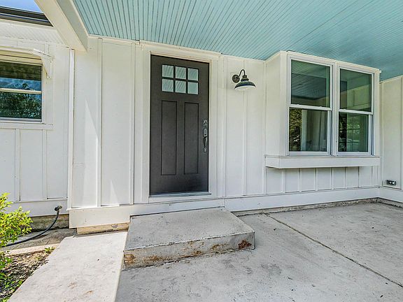 2nd image of 7 Violet Ln