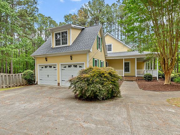 4th image of 220 Longwood Dr