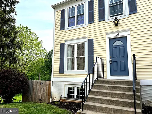1679 Colonial Way Photo 1