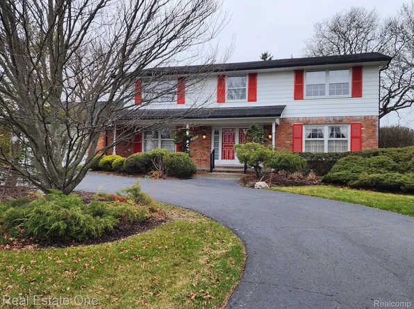 28335 Tavistock Trl, Southfield, MI 48034
