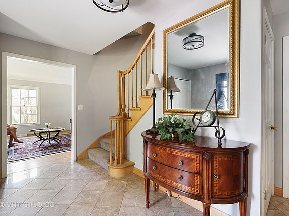 2nd image of 3037 Oxford Ln
