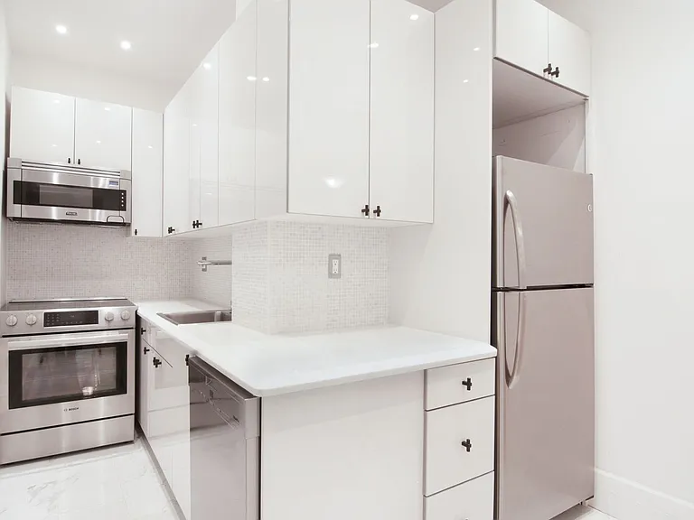 853 7th Ave #11F — Photo 9