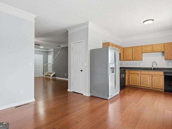 4th image of 726 Breeze Ln