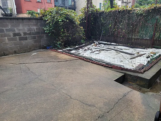 Rented by MCR Realty | media 16