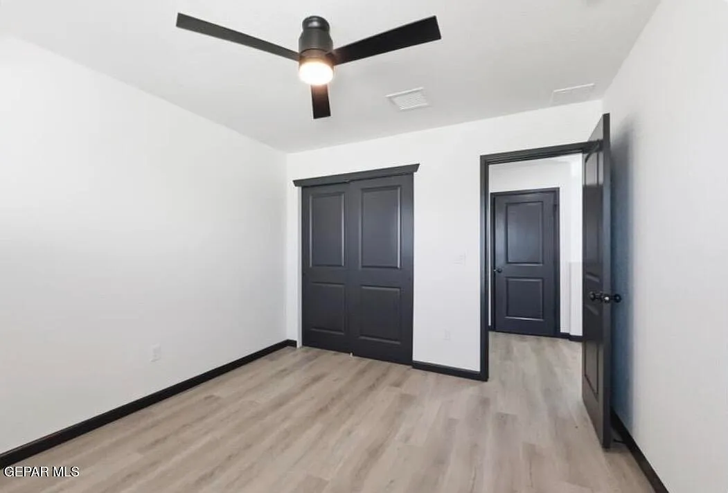 3 bed, 2.0 bath, 5400 sqft, $2,350 — Photo 4