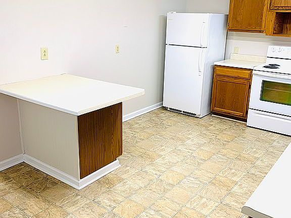 5th image of 702 W Main St Unit 1