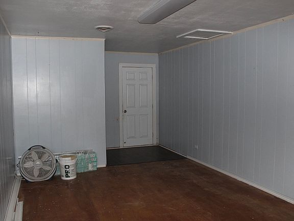 5th image of 105 Moore Ave