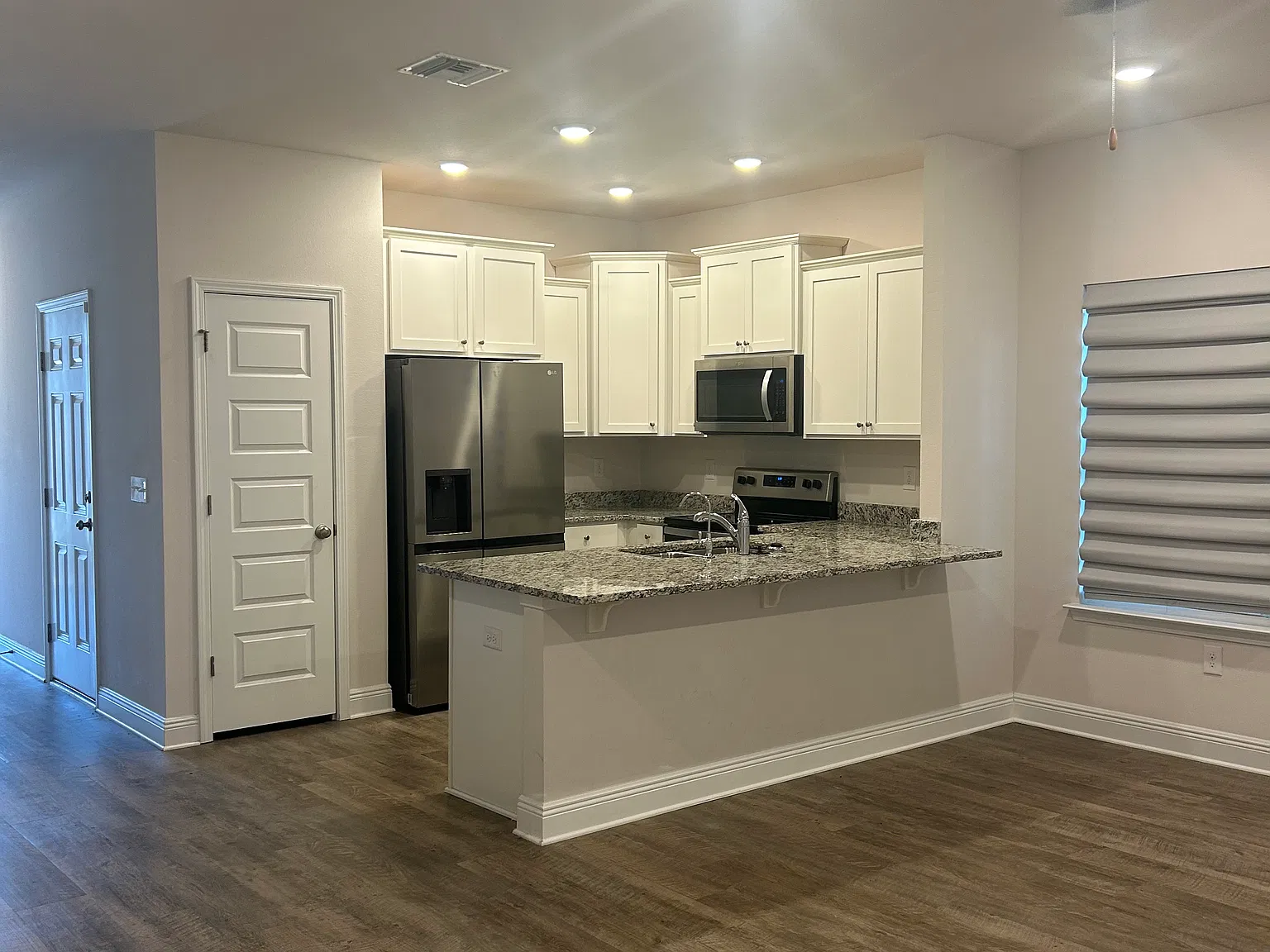 3 bed, 2.5 bath, $2,100 — Photo 1