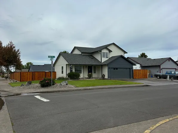903 Smith St, Harrisburg, OR 97446