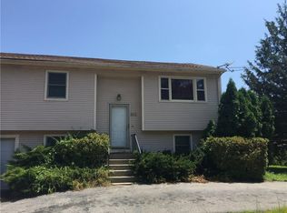 160 Locust Glen Dr, Cranston, RI 02921