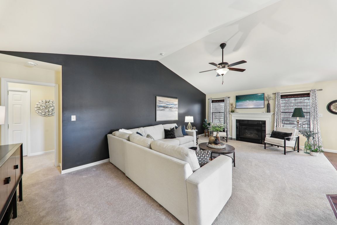 5211 Sunflower Dr-006.jpg