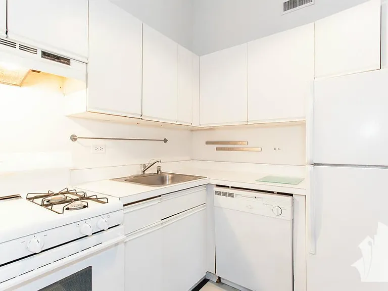 2057 W Dickens Ave #1N — Photo 2