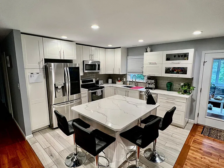 11721 Kennedy Ln — Photo 2