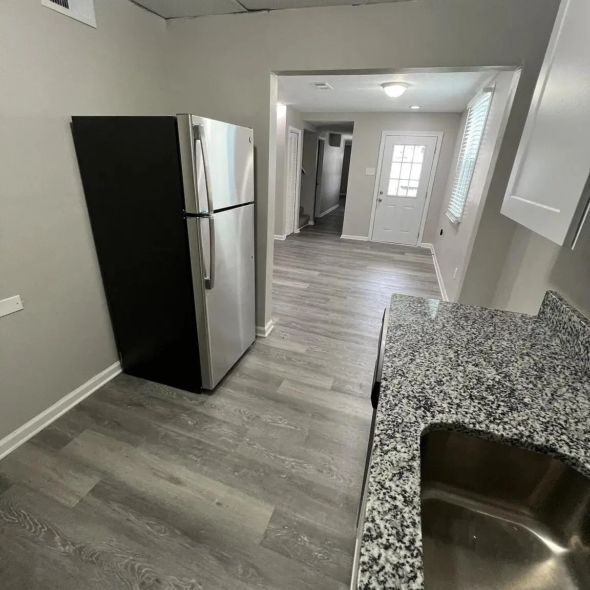 3 bed, 1.0 bath, 1433 sqft, $1,297 — Photo 3