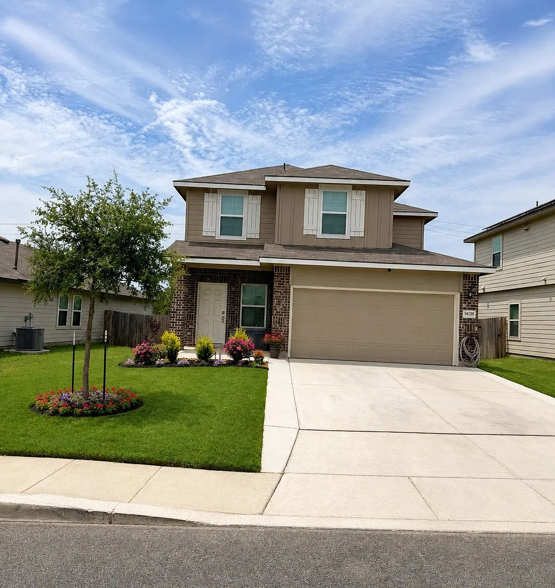 4 bdrm 3 bath 2 story home — Photo 1