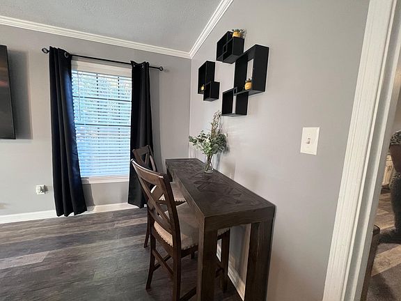 4th image of 2950 Canterbury Dr