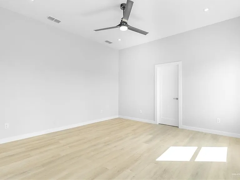 5220 W Northwood St — Photo 14