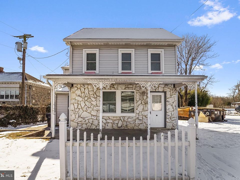 1st image of 680 Main St