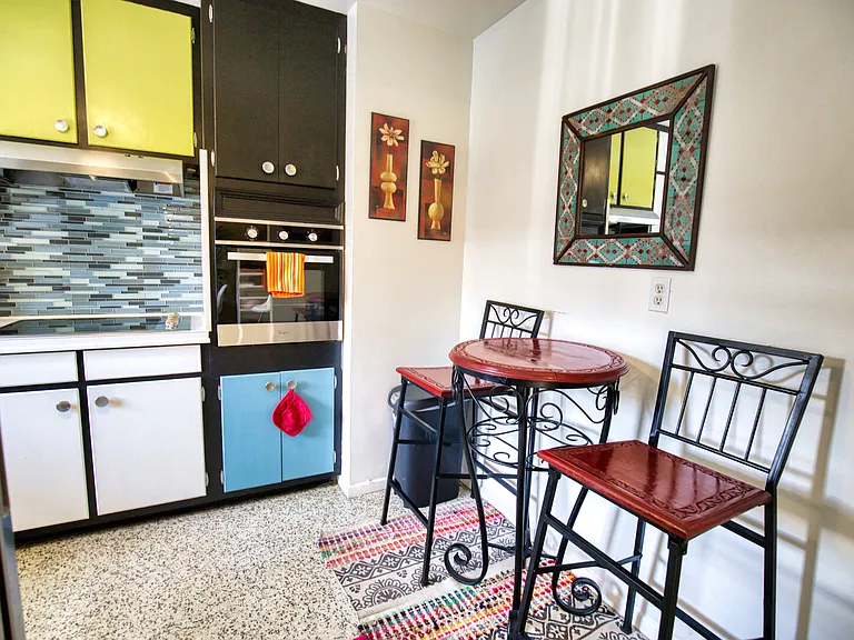Villa Franca Ave — Photo 6