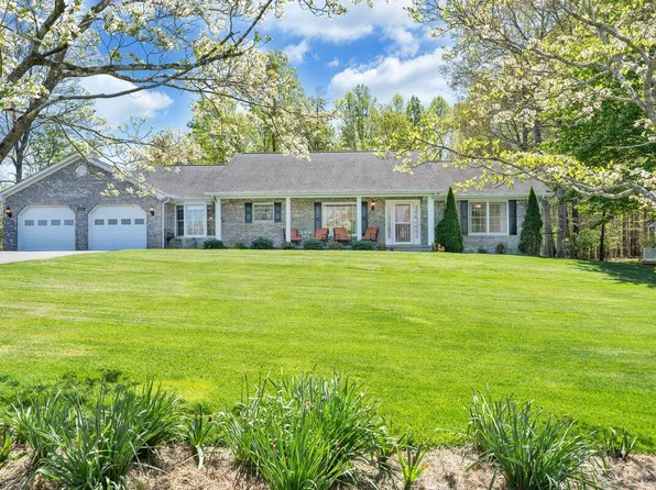 410 Greenview Dr, Rocky Mount, VA 24151