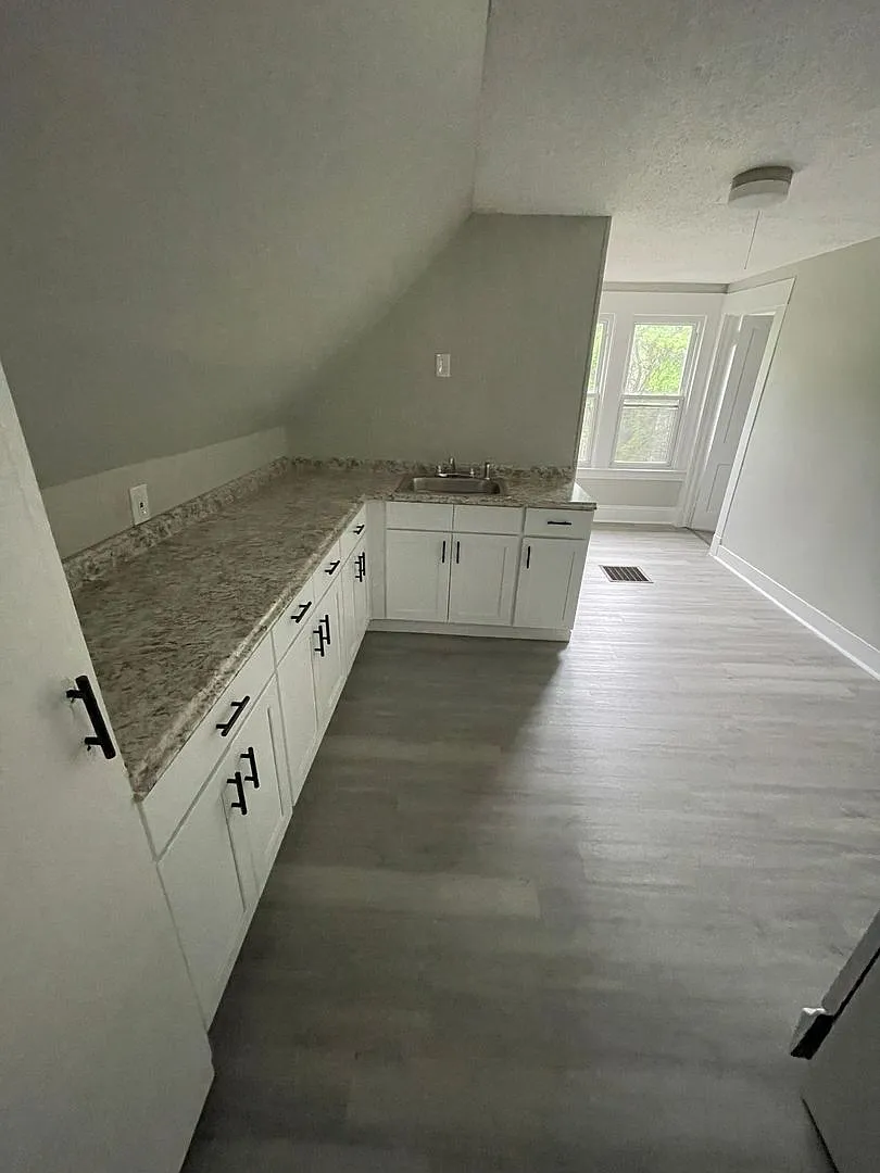 12 Harding — Photo 1