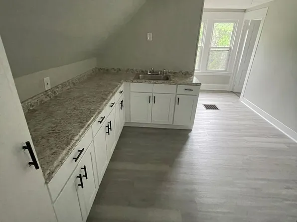 12 Harding Pl, New Haven, CT 06511