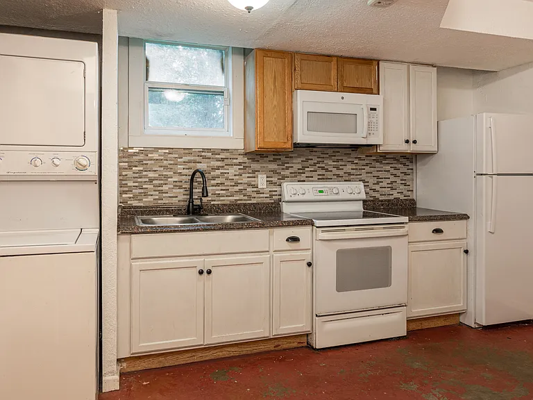 268 S French Broad Ave — Photo 17