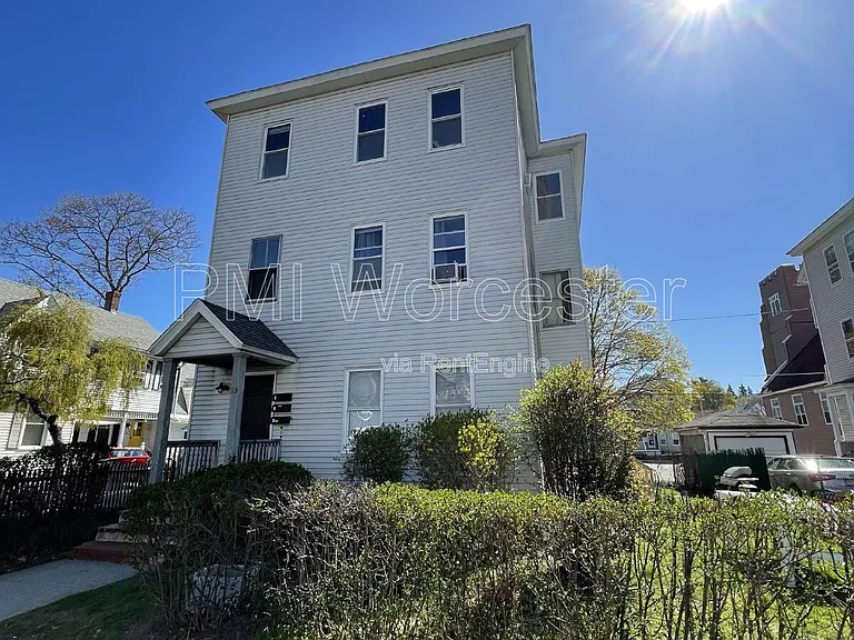 119 West St — Photo 2
