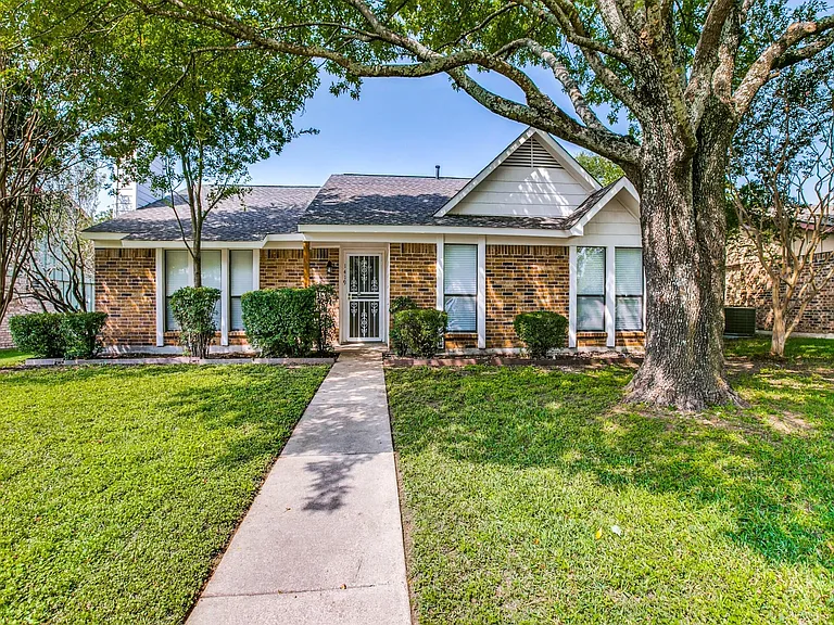 1419 Willow Run Dr — Photo 2