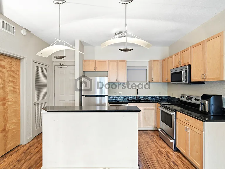 711 W 26th St #303 — Photo 6