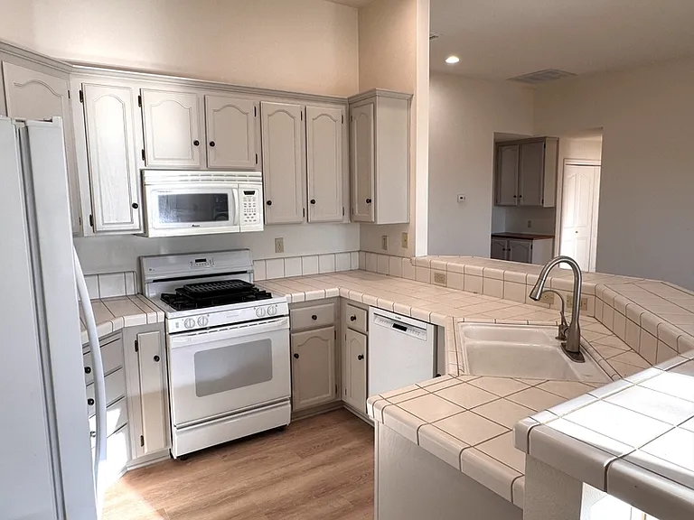 146 Northridge Dr — Photo 5