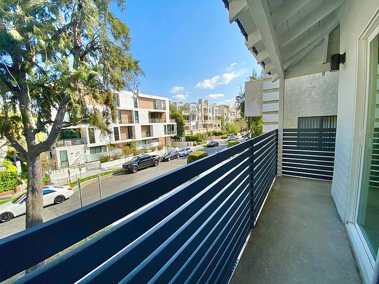 141 Swall Residences — Photo 10