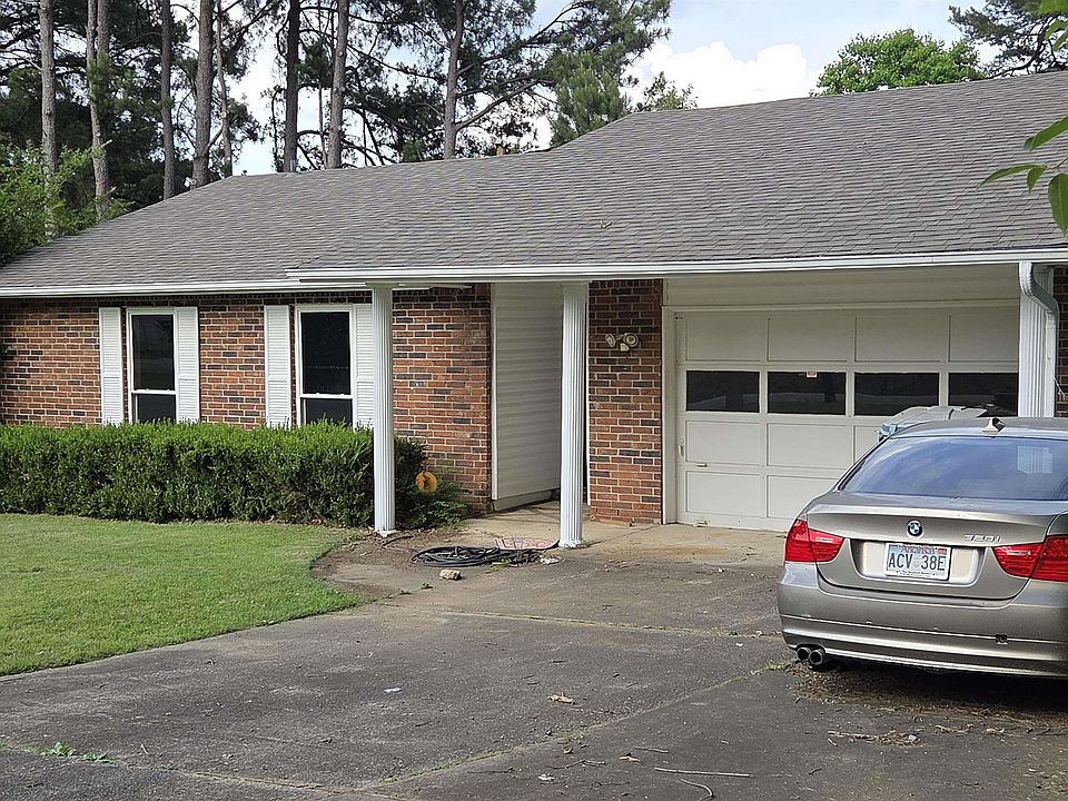 1st image of 1909 Fair Oaks Dr