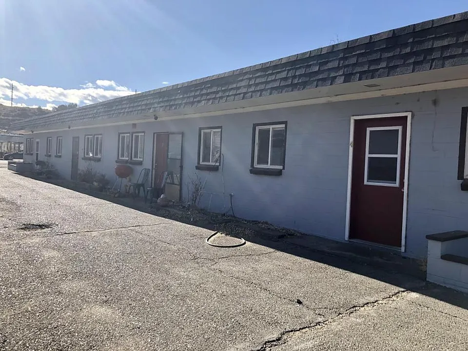 126 W Front St #1