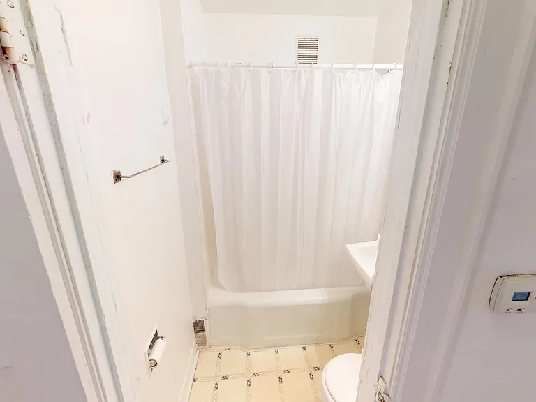 2303 N Oakland Ave — Photo 7