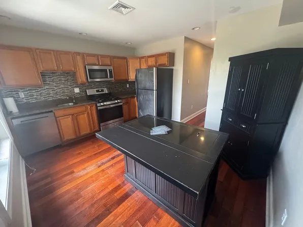 875 N Lawrence St, Philadelphia, PA 19123