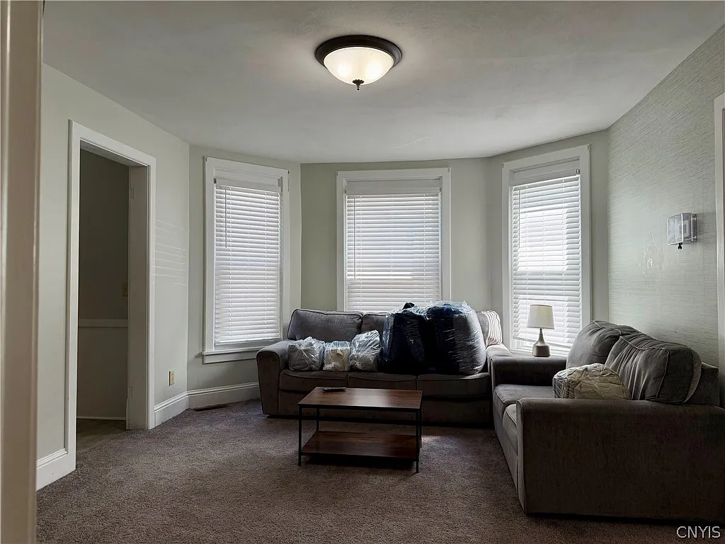 12 bed, 3.0 bath, 2505 sqft, $3,000 — Photo 4