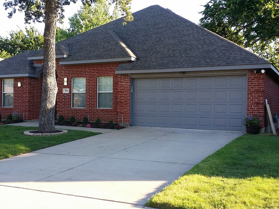 1st image of 504 Oakbrook Dr
