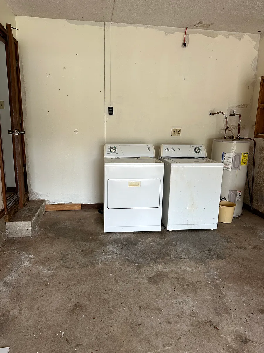 Building Photo - 1214 W Garden St #4