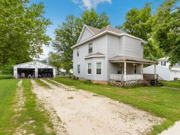 210 N Main St, Tampico, IL 61283