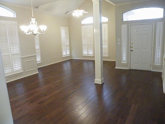 5th image of 7105 Deer Hollow Dr