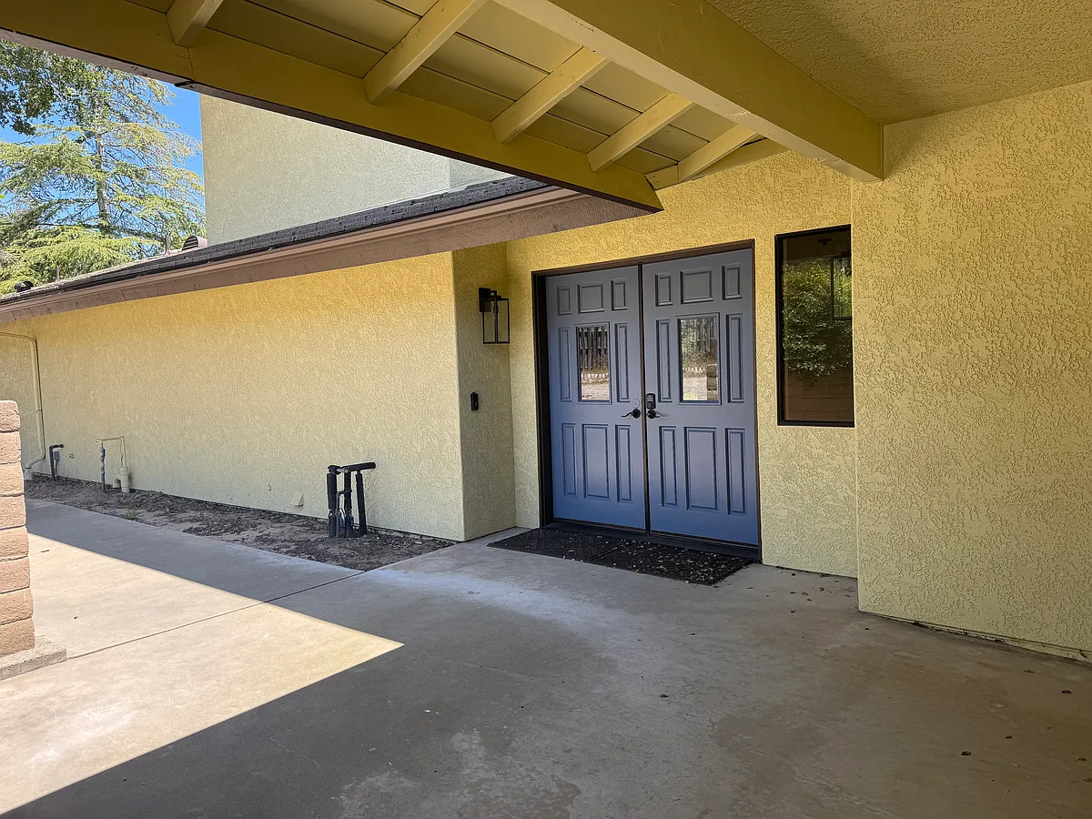 Building Photo - Tularosa Ln