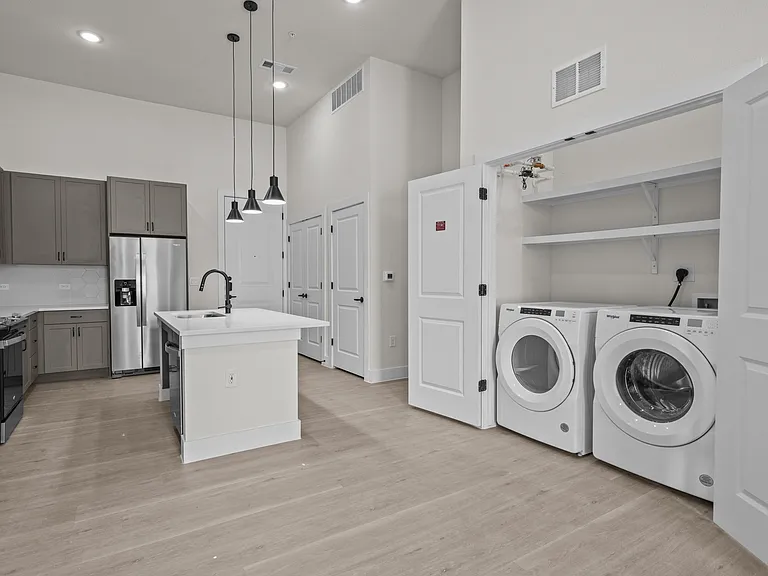 Eastpoint Apartments — Photo 10
