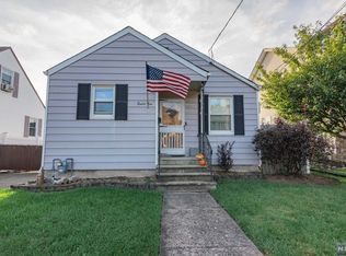 90 6th Ave, Hawthorne, NJ 07506